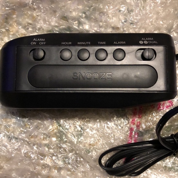 Sharp Alarm Clock - Picture 3 of 9